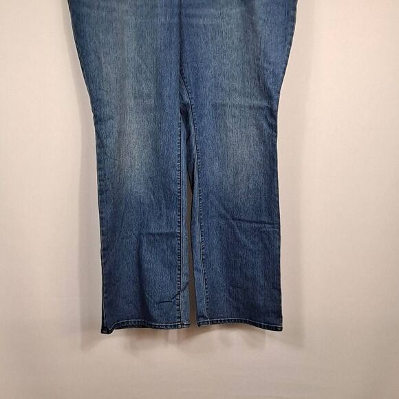 Ladies plus size boot cut jeans NWT - Picture 3 of 12